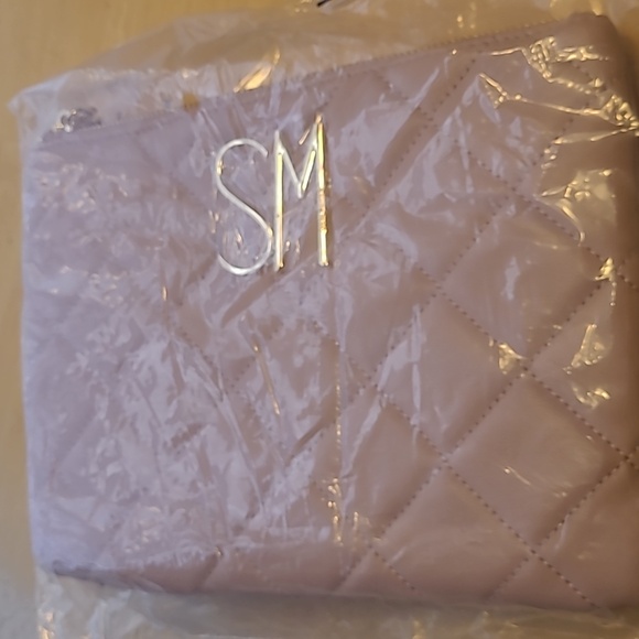 Steve Madden Blush Diamond Quilted Wristlet - Picture 9 of 9